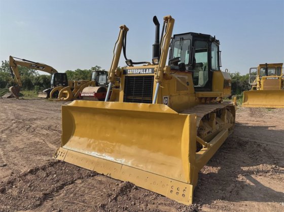 中古のキャットクローラーブulldozer D6g / メカニックキャタピラー・ドーザー D6