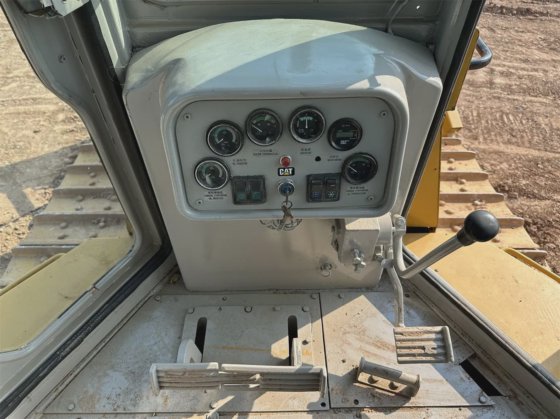 中古のキャットクローラーブulldozer D6g / メカニックキャタピラー・ドーザー D6