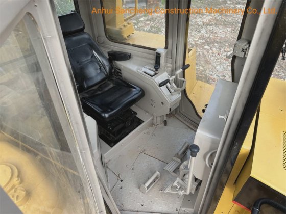 优秀的日本Cat D7h推土机/手册 Caterpillar D6h D7