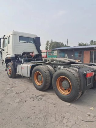 中国二手HOWO卡车车头 6X4 中国重汽自卸车车头