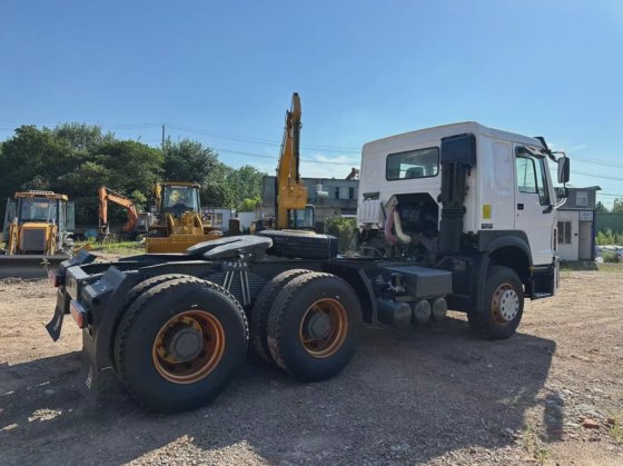 中国重汽 6X4 HOWO 10 轮胎牵引车