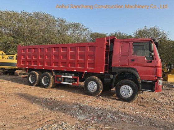 シノトラック HOWO 8X4 12 タイヤ使用ダンプトラック