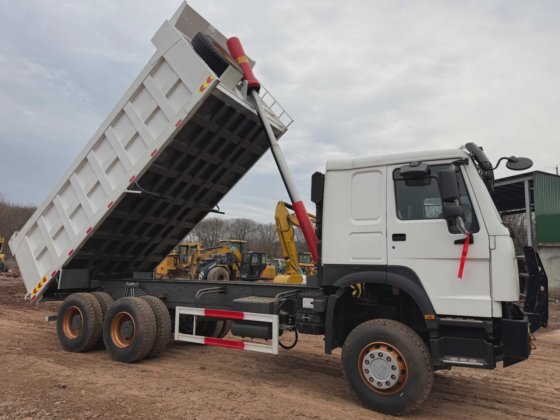 中国重汽HOWO 6 4 371HP自卸车 二手自卸车