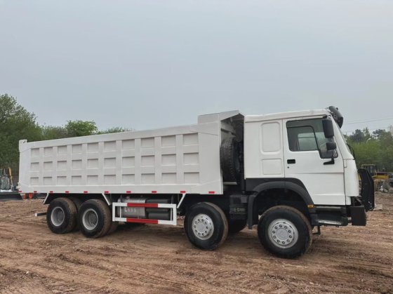 中古シノトラックダンプトラックHOWO 8X4 ティッパートラック