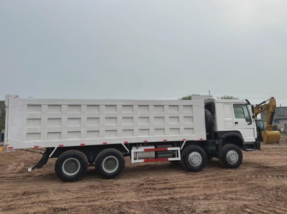 中古シノトラックダンプトラックHOWO 8X4 ティッパートラック