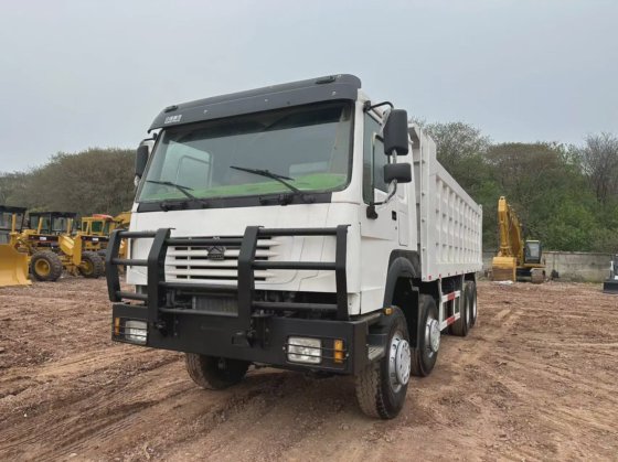 中古シノトラックダンプトラックHOWO 8X4 ティッパートラック