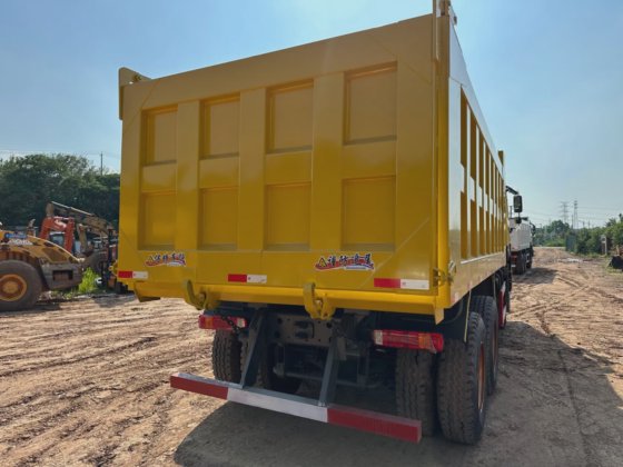 中国自卸车 中国重汽HOWO 6X4 10轮二手自卸车