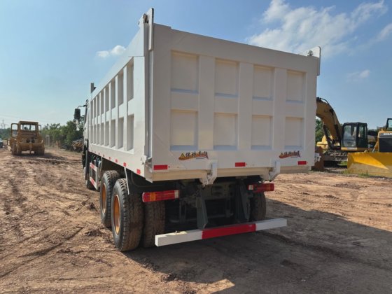 中国重汽豪沃371马力30吨10轮自卸车/翻斗车/翻斗卡车