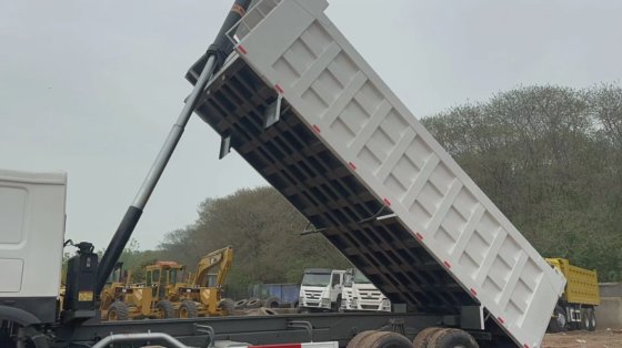 中古シノトラックダンプトラック再生品HOWO 8X4 ティッパートラック