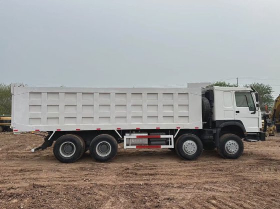 中古シノトラックダンプトラック再生品HOWO 8X4 ティッパートラック