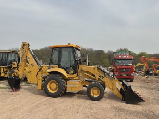 价格最优、作业效率高的轮式装载机 Jcb 3cx 性能良好的二手挖掘装载机 Jcb