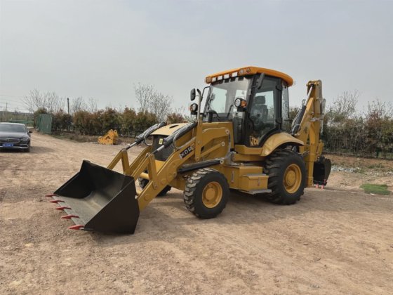 价格最优、作业效率高的轮式装载机 Jcb 3cx 性能良好的二手挖掘装载机 Jcb