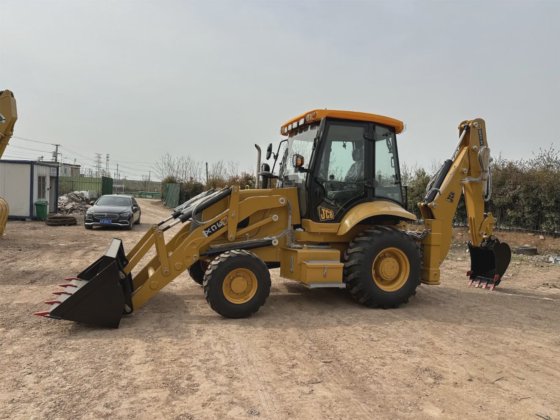 价格最优、作业效率高的轮式装载机 Jcb 3cx 性能良好的二手挖掘装载机 Jcb