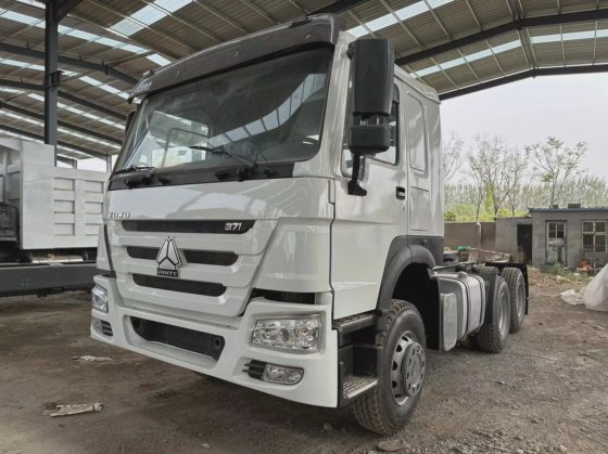 状况良好的二手 HOWO 翻斗车翻斗车 371 6X4