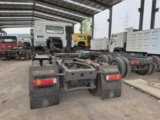 状况良好的二手 HOWO 翻斗车翻斗车 371 6X4