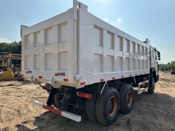 价格便宜的6X4 HOWO自卸车 371HP，质量好