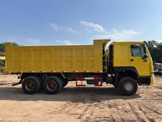 中国重汽HOWO自卸车 6X4 二手自卸车