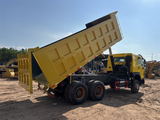中国重汽HOWO自卸车 6X4 二手自卸车