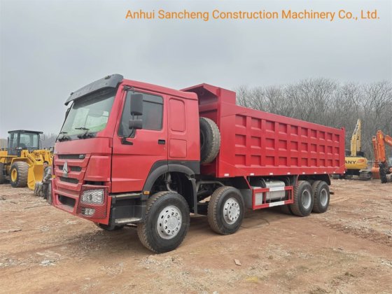 中国重汽自卸车/8X4 371HP 12轮自卸车