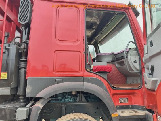 中国重汽自卸车/8X4 371HP 12轮自卸车