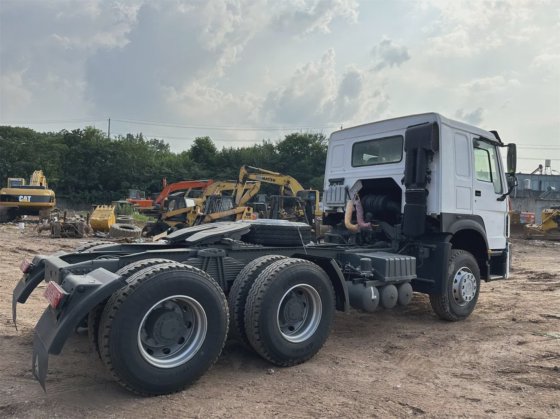 安価な中国ブランドの中古シノトラックHOWOトラックトレーラーヘッド