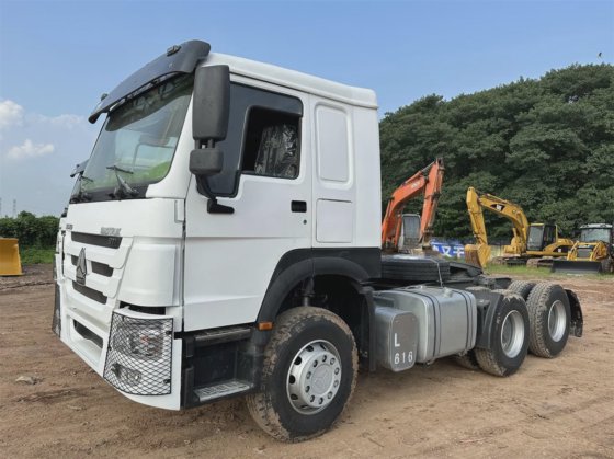 安価な中国ブランドの中古シノトラックHOWOトラックトレーラーヘッド