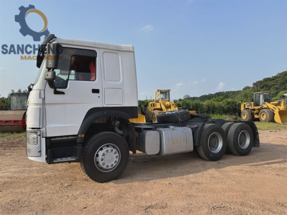 中古トラクタートラック 10 ホイール シノトラック HOWO