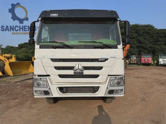 中古トラクタートラック 10 ホイール シノトラック HOWO