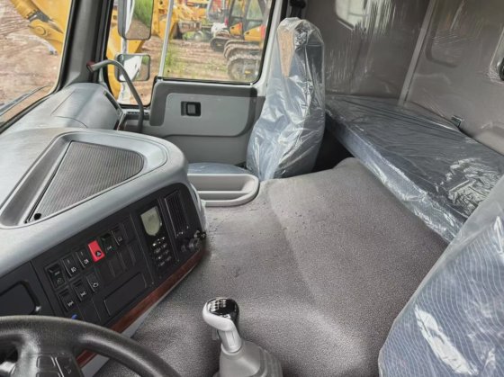 2023 HOWO 8X4 371HP 自卸车（12