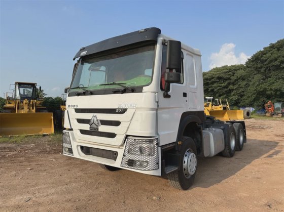 高质量二手 HOWO 371 卡车牵引车车头状况良好