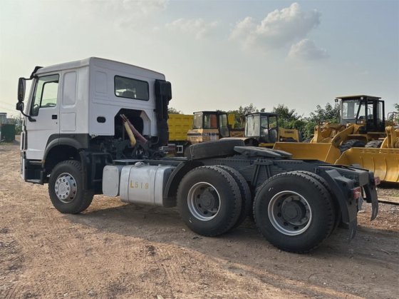 高质量二手 HOWO 371 卡车牵引车车头状况良好