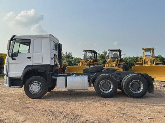 高质量二手 HOWO 371 卡车牵引车车头状况良好