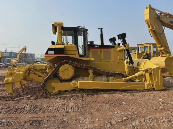日本の建設機械 キャタピラー D7h D8r クローラードーザー