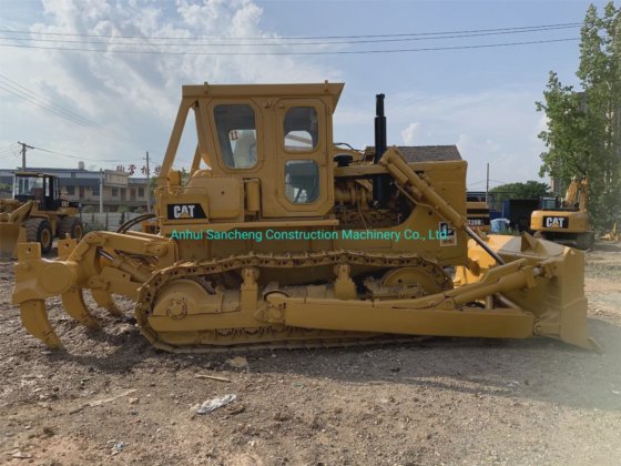 状况良好的Cat D7g推土机与开膛手 Caterpillar原木拖拉机
