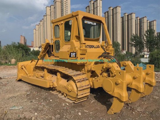 良好な状態の猫D7gブルドーザーとリッパーキャタピラーのログトラクター