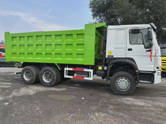400马力中国重汽豪沃6x4自卸车全新翻斗车10轮