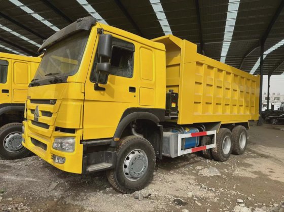 6X4 8X4 中古シノトラックHOWOティッパーダンパー tipping トラック