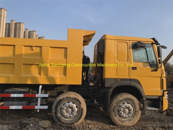 良好な状態のシノトラックHOWO 8X4 4 軸の中古ティッパートラック