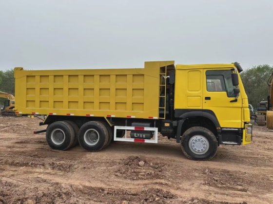 シノトラック HOWO 6X4 30 トン