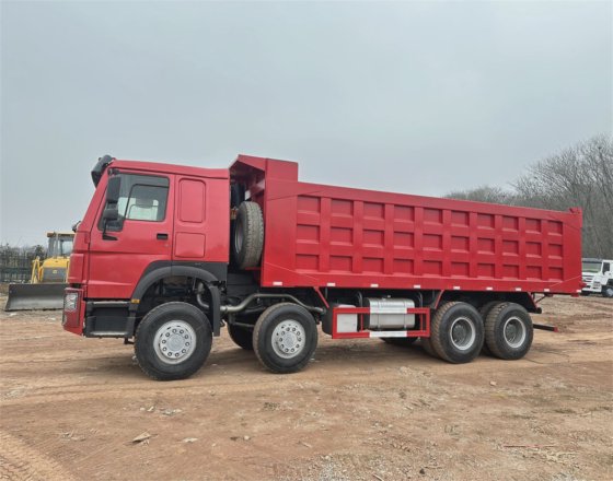 中国重汽HOWO 12轮自卸车8X4 40吨HOWO 420