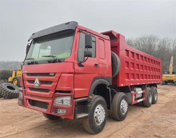 中国重汽HOWO 12轮自卸车8X4 40吨HOWO 420