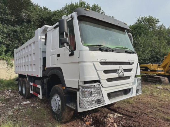 状况良好的二手 HOWO 371 翻斗车 自卸车