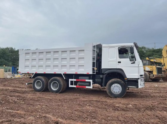 中古のHOWOホワイトダンプトラックティッパートラック 6× 4 8× 4