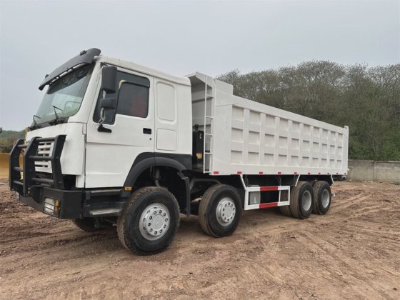 高品質の安価な中古2022 HOWO8X412タイヤダンプトラック