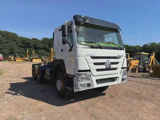 HOWO 70 吨牵引车 二手中国重汽 6X4