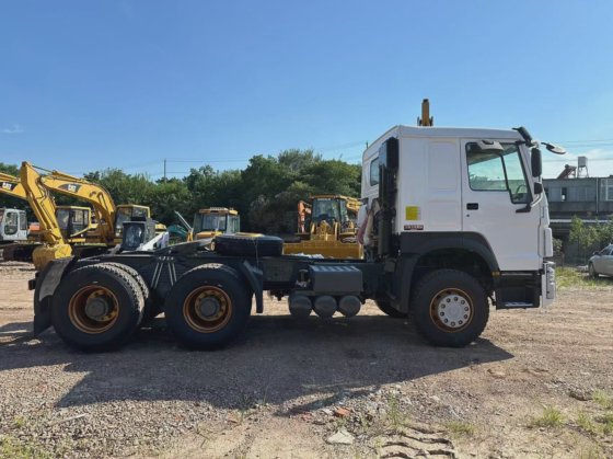 HOWO 70 吨牵引车 二手中国重汽 6X4