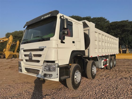 2021 年款 HOWO 8X4 自卸车