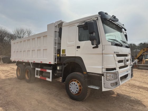 中国重汽 HOWO 6X4 重型自卸卡车