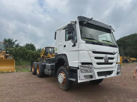 中国重汽 HOWO 10 轮胎卡车底盘 420HP