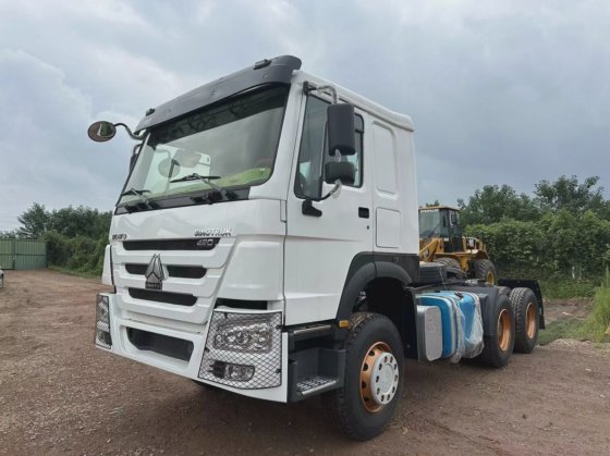 中国重汽 HOWO 10 轮胎卡车底盘 420HP